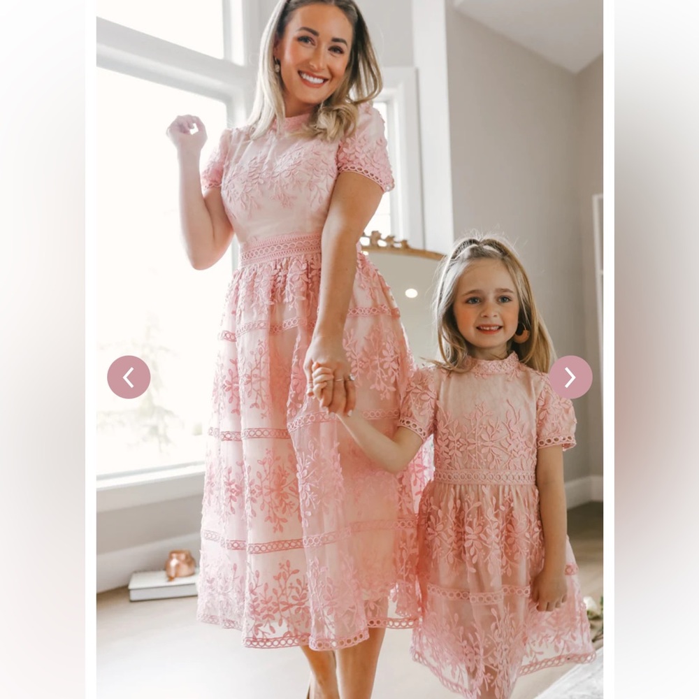Ivy City Co. dress with pink lace and puffy sleeves. Size Medium.